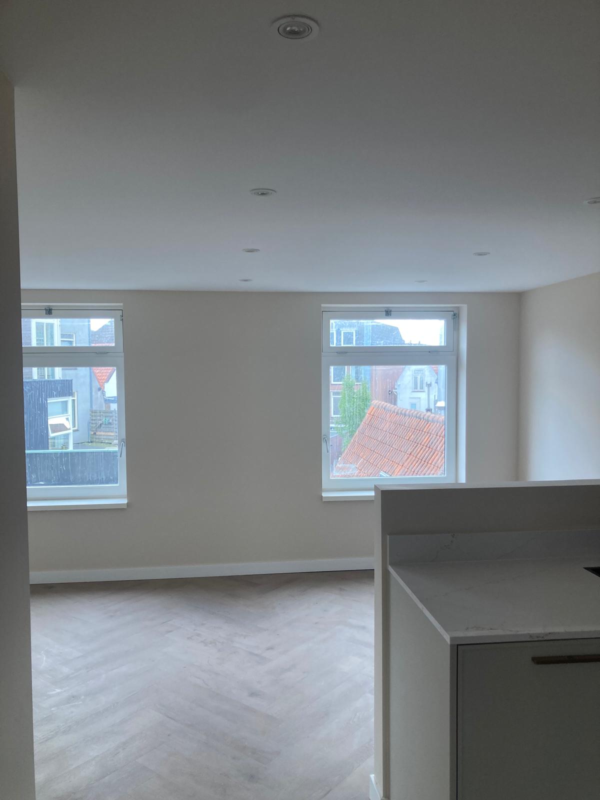 Woonkamer met visgraat vloer